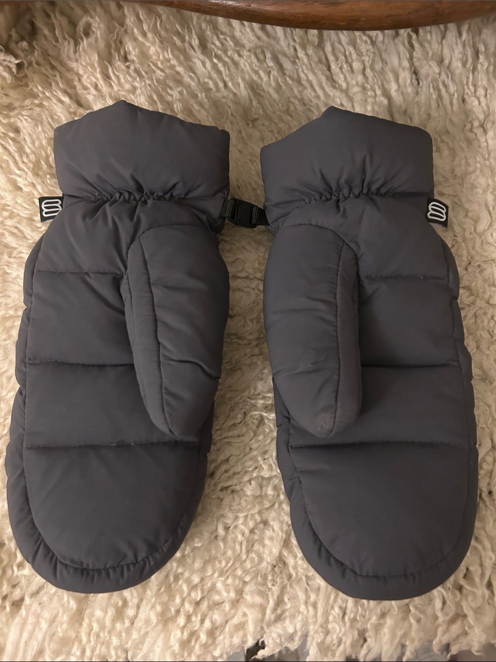 Aritzia super puff mittens